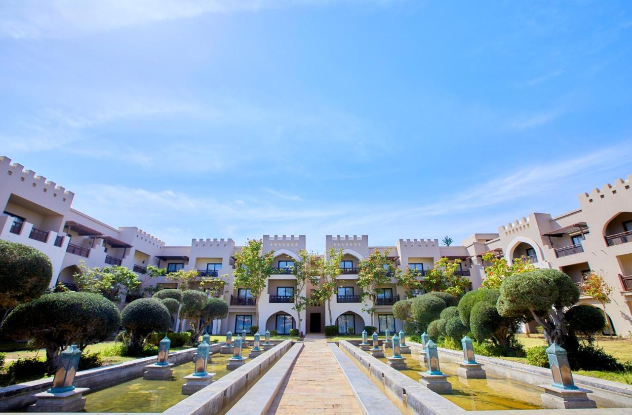 Pickalbatros Sands Port Ghalib Eksteriør billede The resort's main entrance