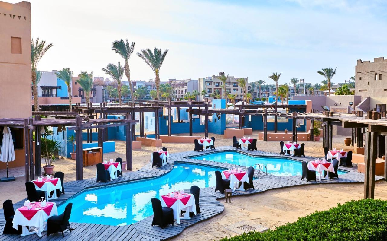 Pickalbatros Sands Port Ghalib Eksteriør billede The swimming pool at the hotel