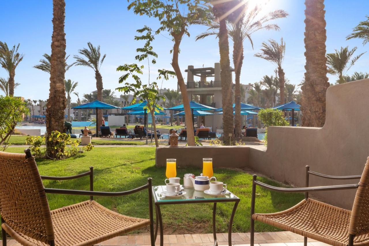 Pickalbatros Sands Port Ghalib Eksteriør billede The swimming pool at the Hilton Sharm El Sheikh