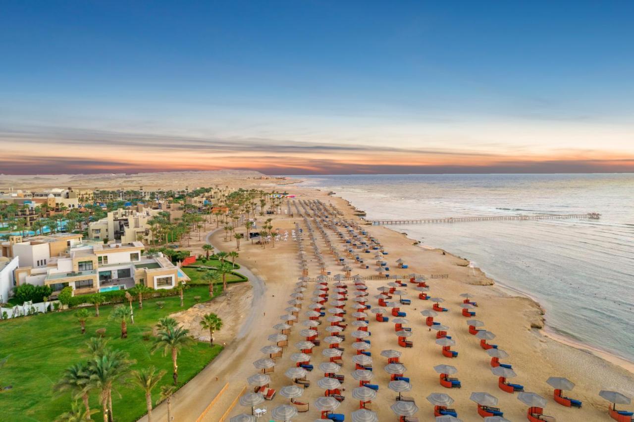 Pickalbatros Sands Port Ghalib Eksteriør billede Aerial view of the beach at the Hilton Ras Al Khaimah