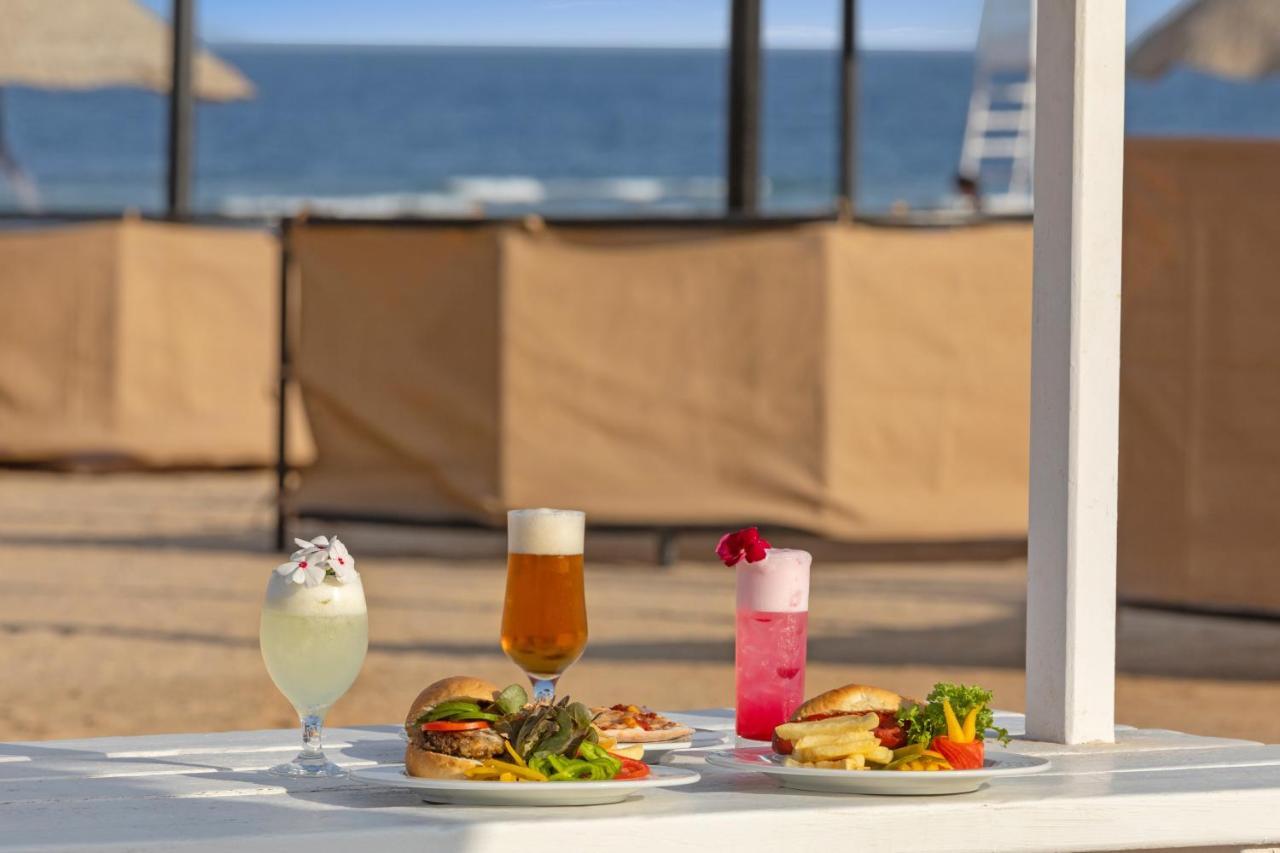 Pickalbatros Sands Port Ghalib Eksteriør billede Drinks and snacks at the beach