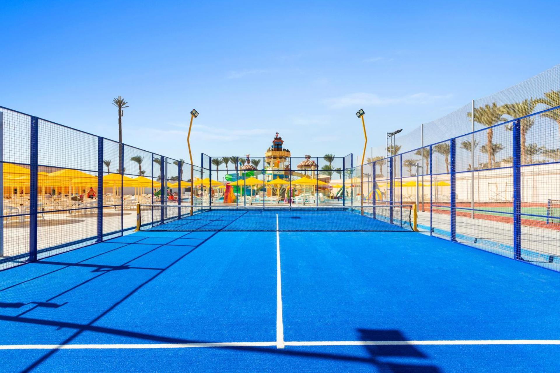 Pickalbatros Sands Port Ghalib Eksteriør billede A paddle tennis court